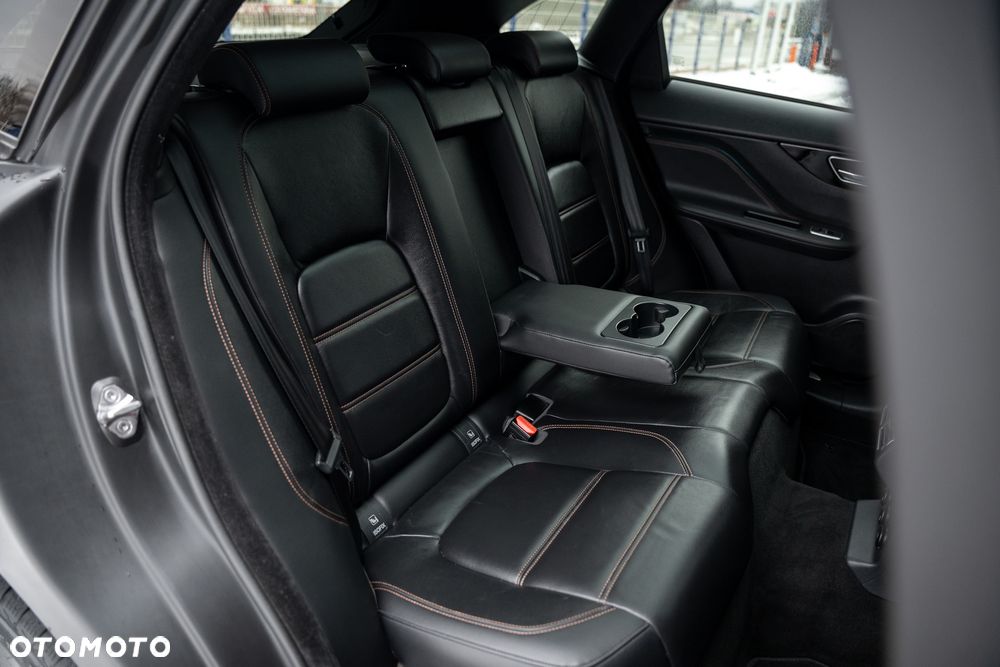 Jaguar F-Pace 25d AWD Prestige - 36