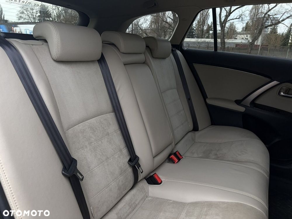 Toyota Avensis 2.0 D-4D Premium - 17