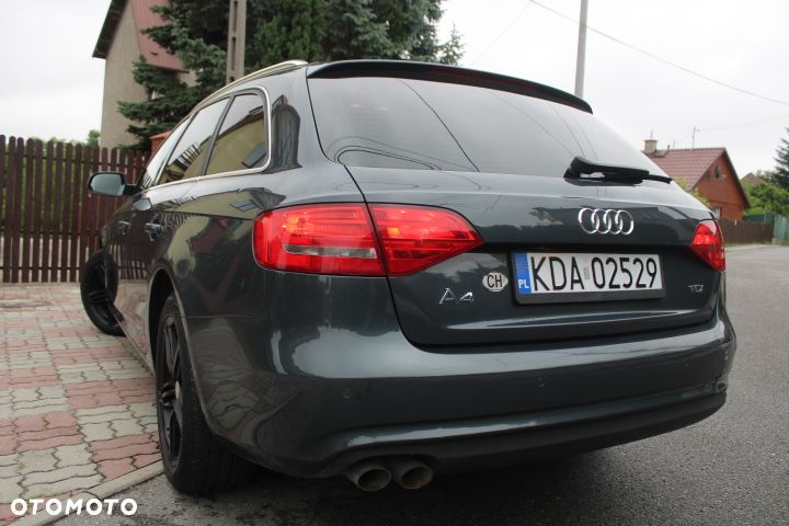 Audi A4 Limousine - 1