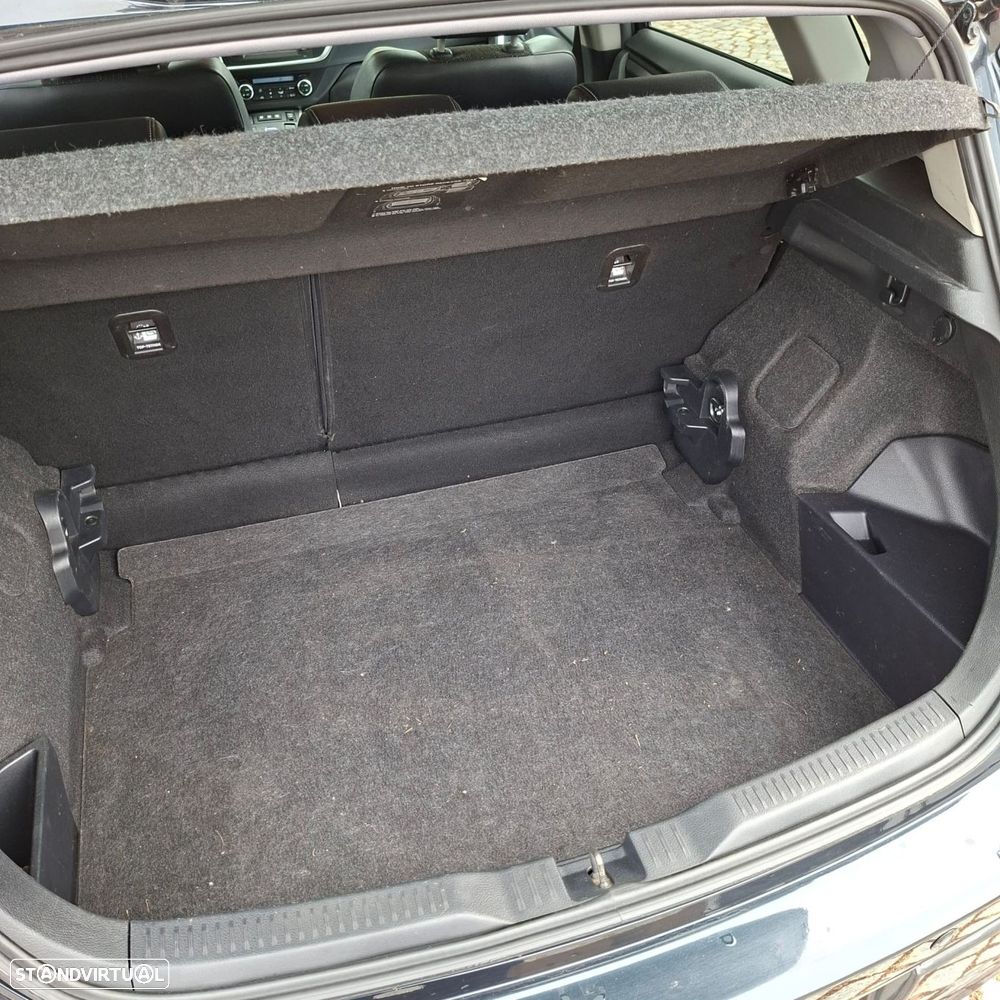 Toyota Auris 1.8 HSD Exclusive - 27