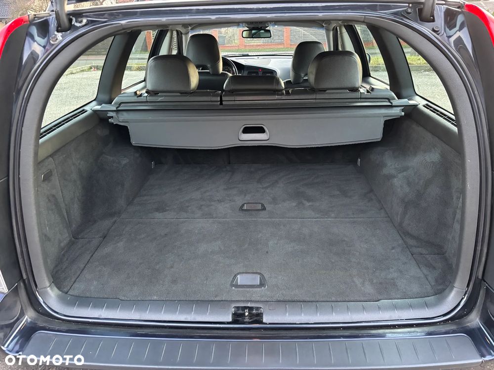 Volvo V70 2.4 Momentum - 34