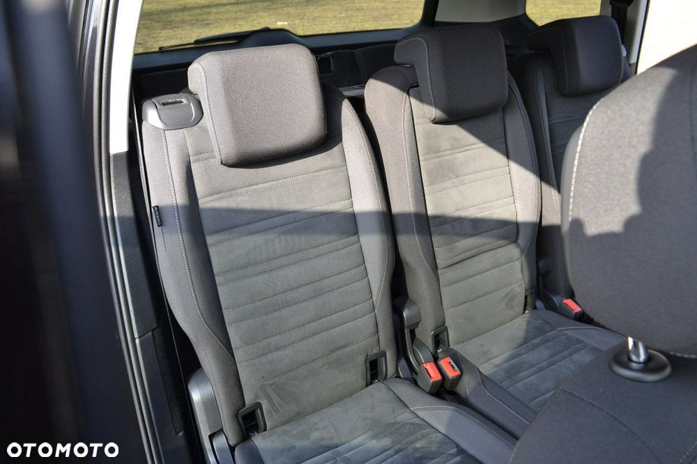 Volkswagen Touran - 39