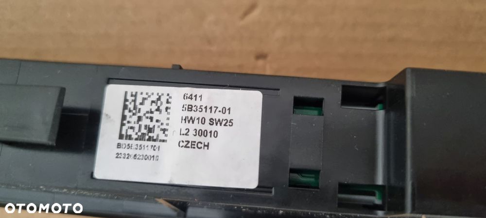 BMW 5 G60 G61 2023- Panel dotykowy Kryształ Dekor Europa - 5