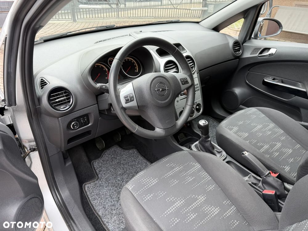 Opel Corsa 1.2 16V Essentia - 24