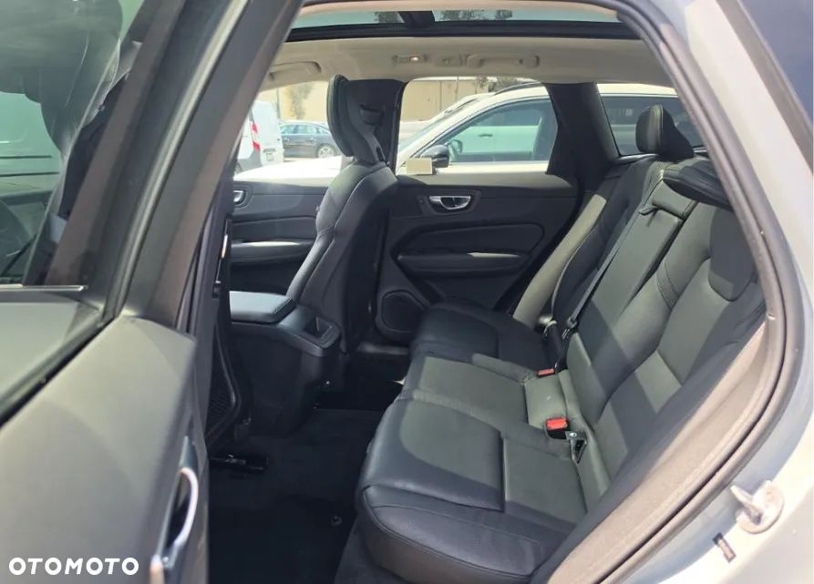 Volvo XC 60 B5 B AWD Plus Dark - 11