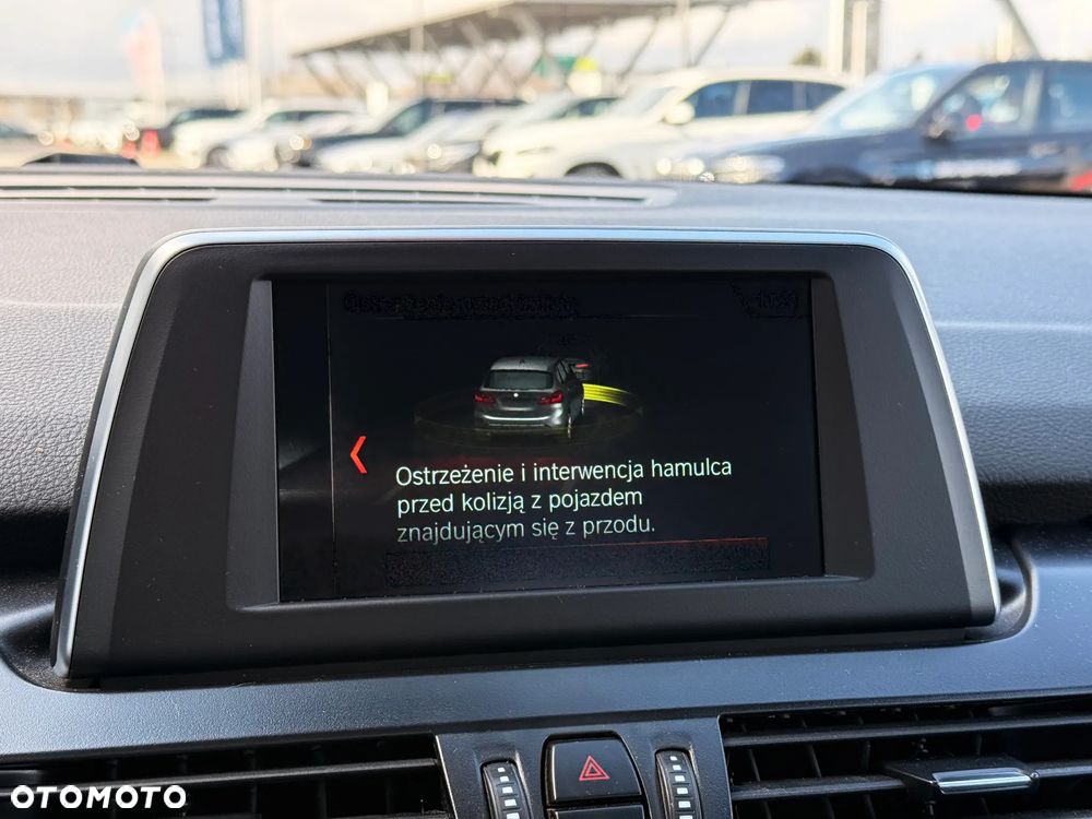 BMW Seria 2 218d - 34