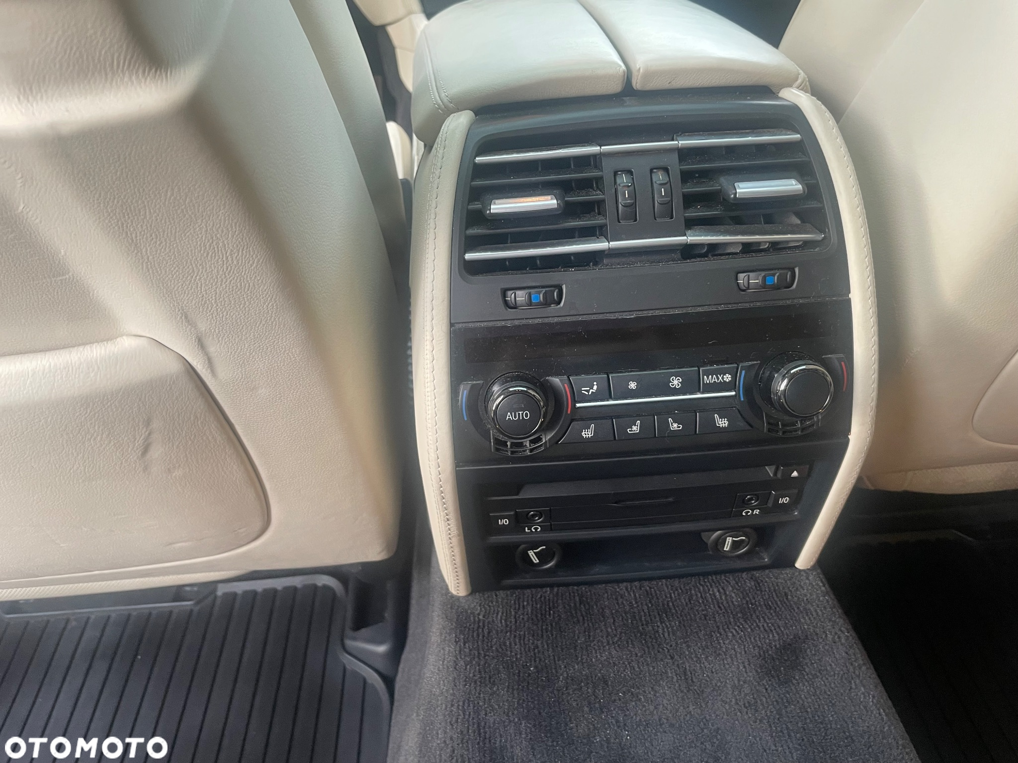 BMW Seria 7 750i L xDrive - 32