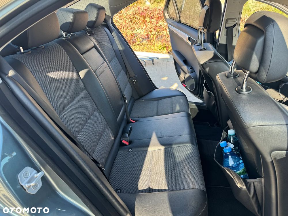 Mercedes-Benz Klasa C 180 BlueEFFICIENCY 7G-TRONIC Avantgarde - 13