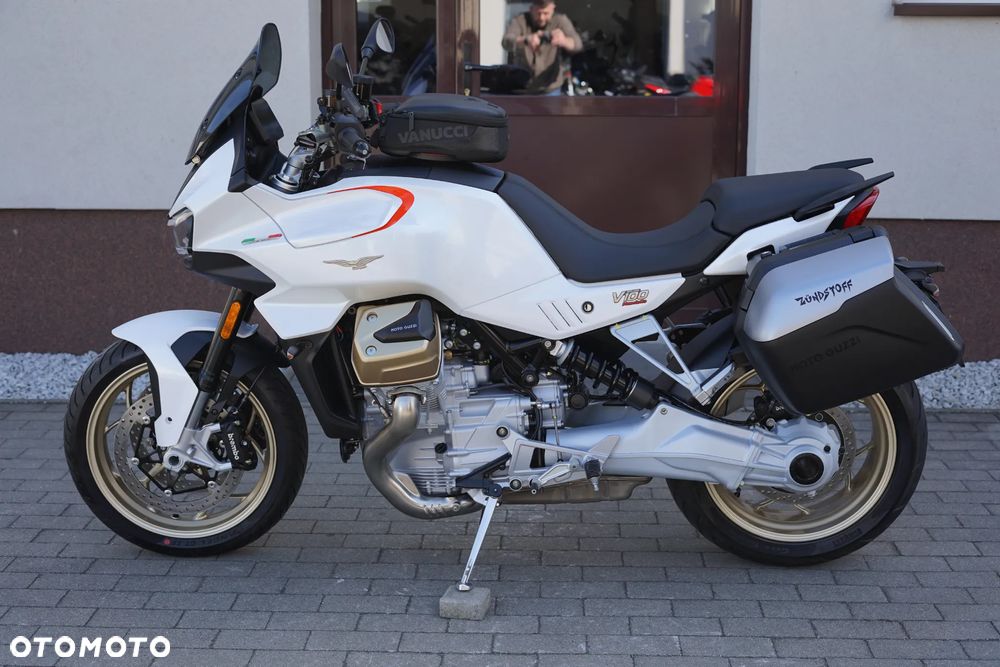 Moto Guzzi V100 Mandello - 20