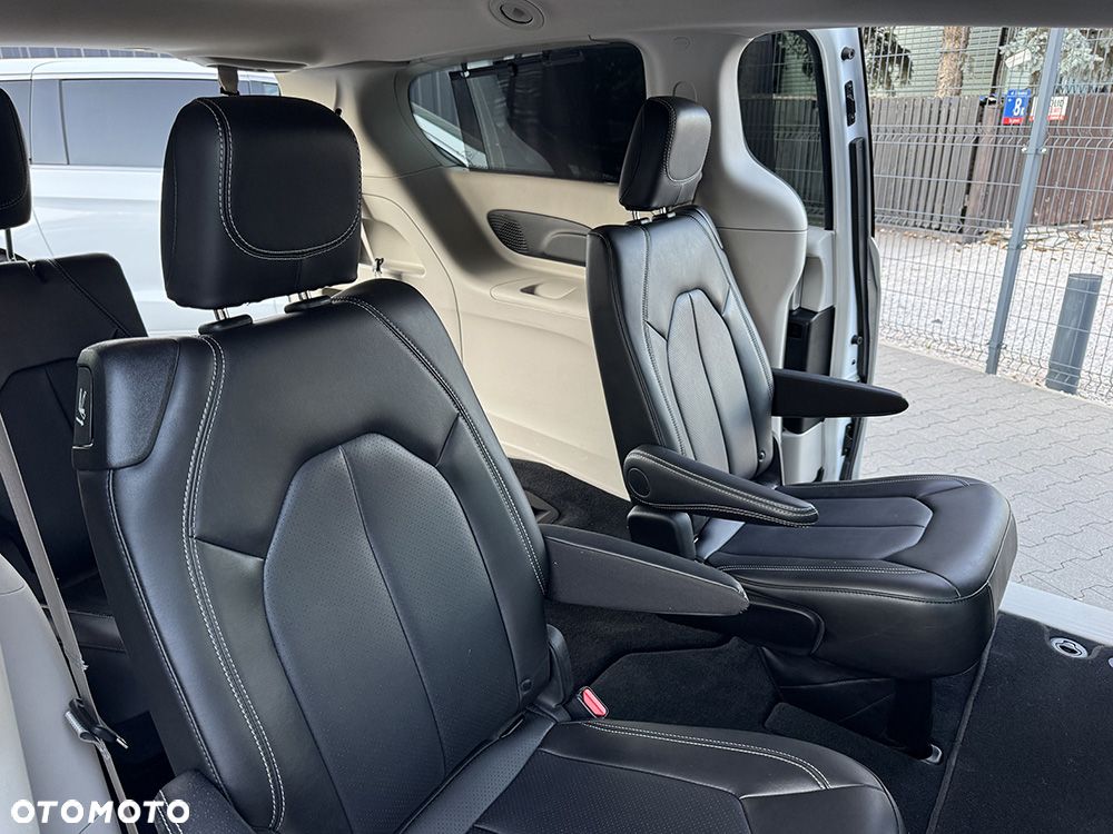Chrysler Pacifica - 28