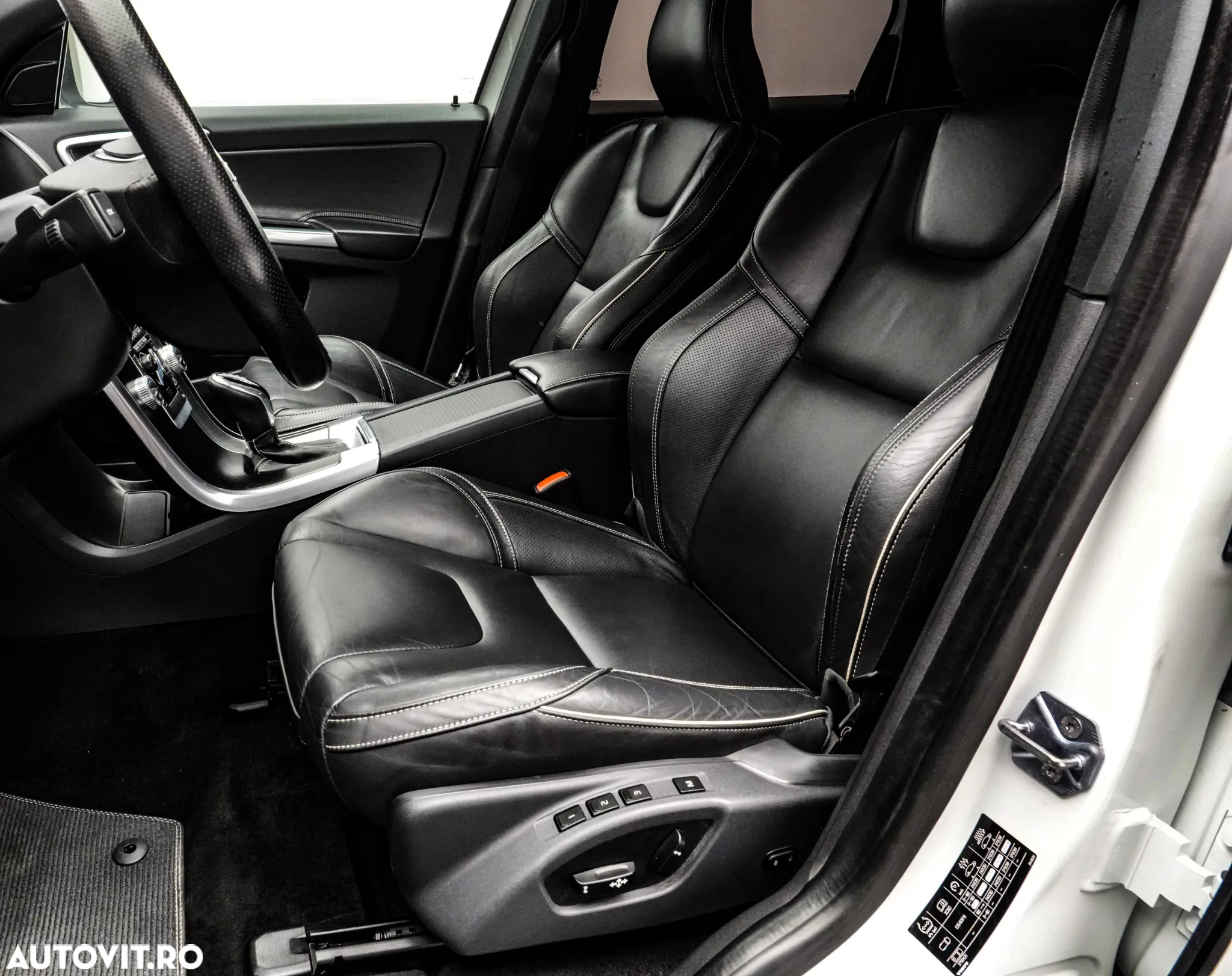 Volvo XC 60 D4AWD R-Design - 14