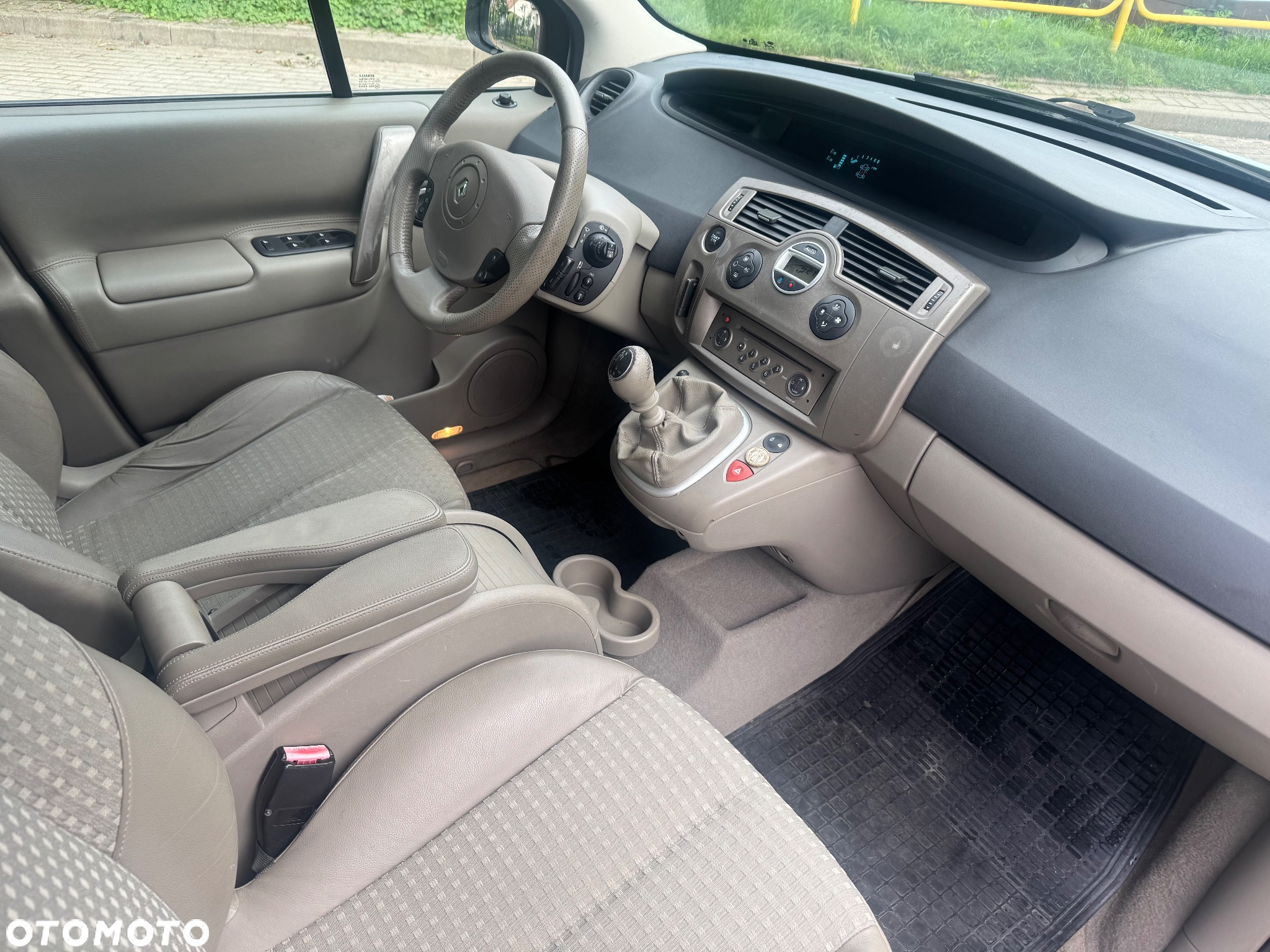 Renault Scenic 1.9 dCi Emotion - 9