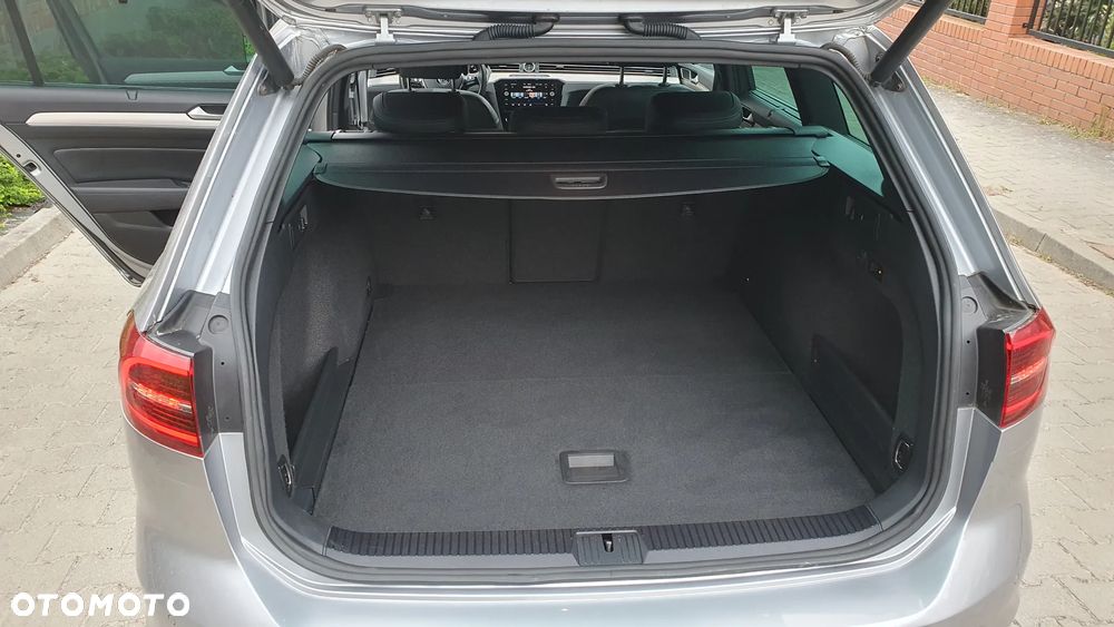 Volkswagen Passat - 13