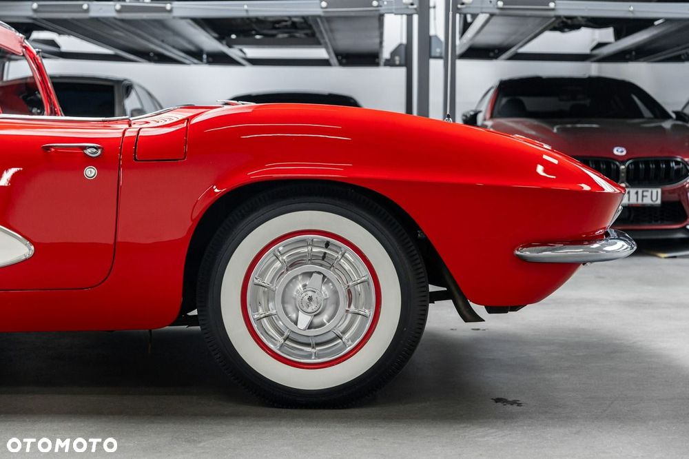 Chevrolet Corvette - 18