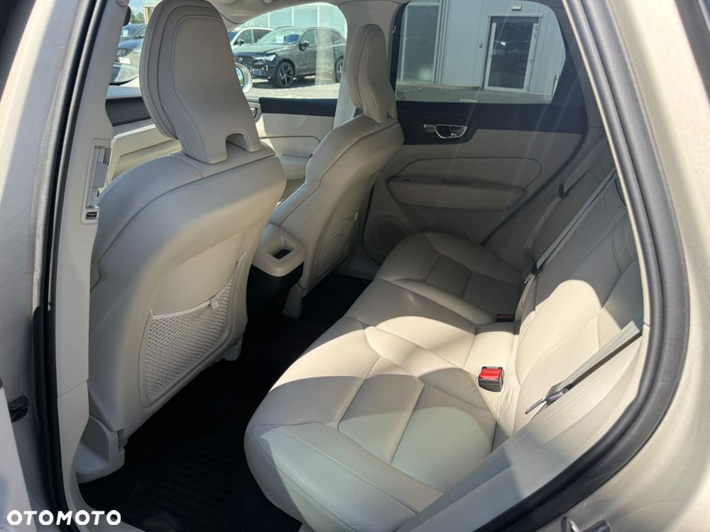 Volvo XC 60 - 25
