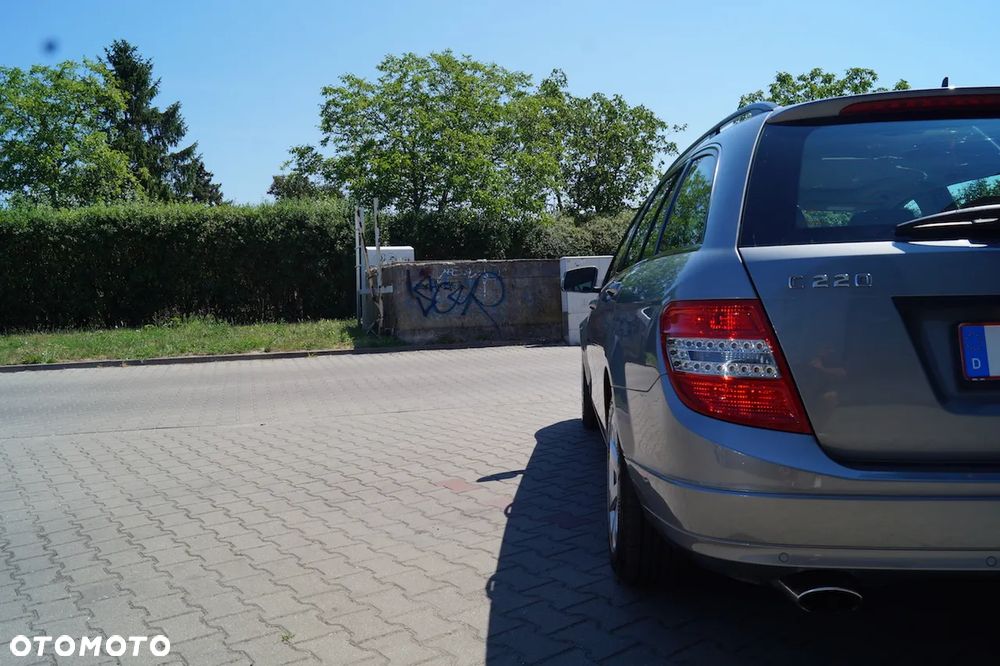 Mercedes-Benz Klasa C 220 CDI DPF Automatik Avantgarde - 19