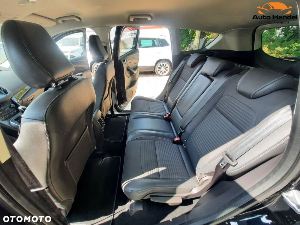 Ford Kuga 1.5 EcoBoost 2x4 Titanium - 33