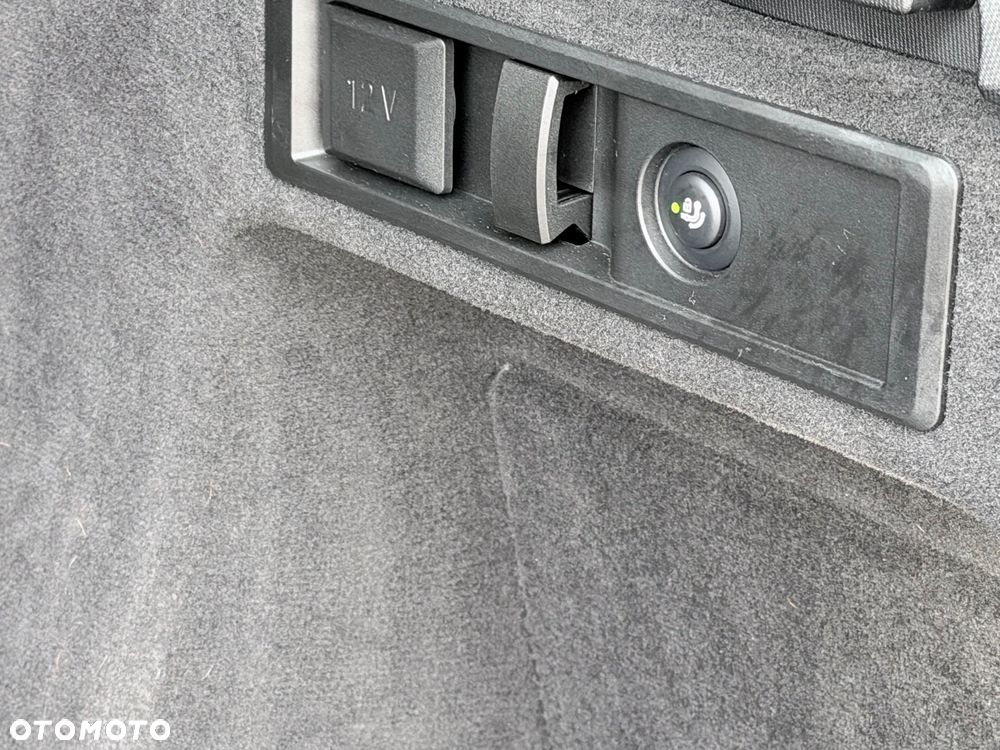 BMW Seria 3 330e PHEV M Sport - 34