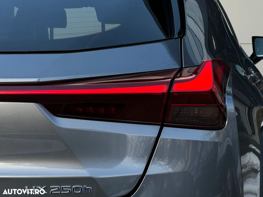 Lexus UX 250h FWD Executive - 10