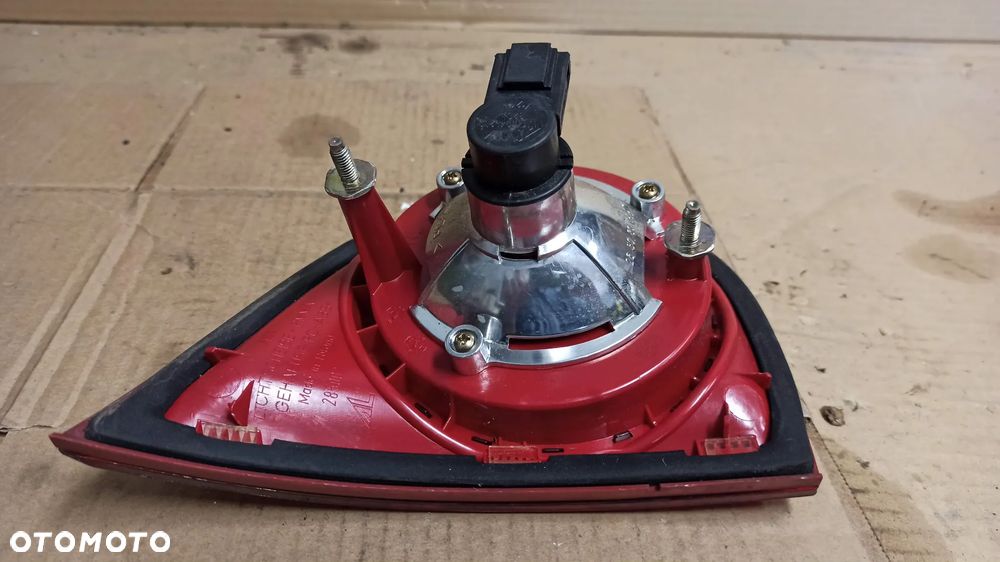 # LAMPA PRAWY TYŁ W KLAPĘ VW GOLF V nr 1K6945094F - 3