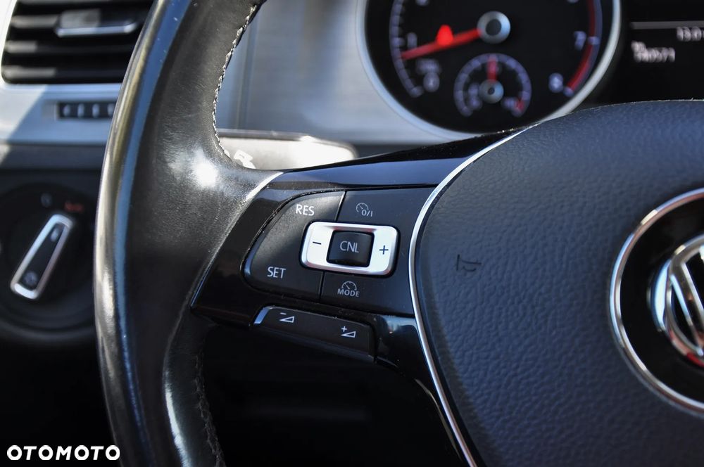 Volkswagen Golf 1.4 TSI BMT Comfortline - 26