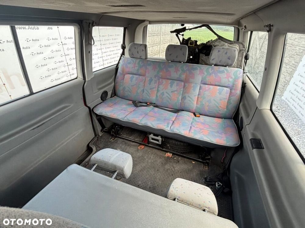 Volkswagen Caravelle C - 12