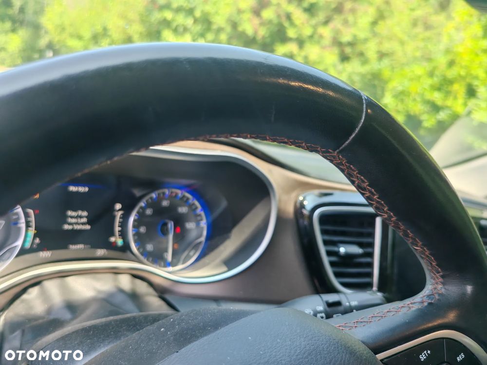 Chrysler Pacifica - 8
