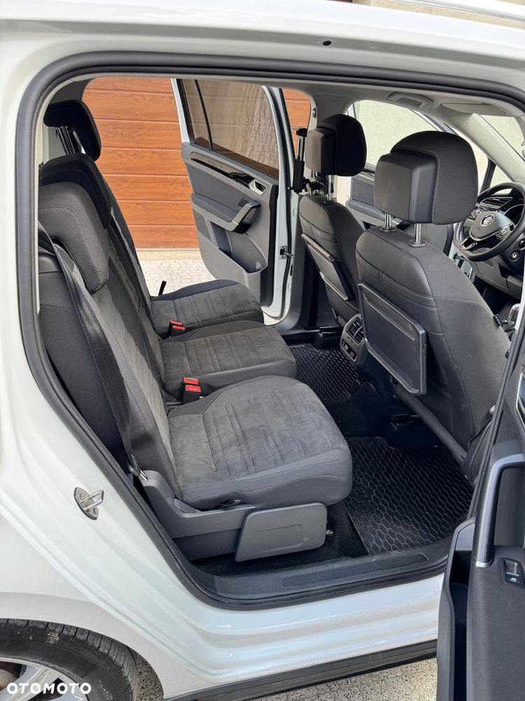 Volkswagen Touran - 8