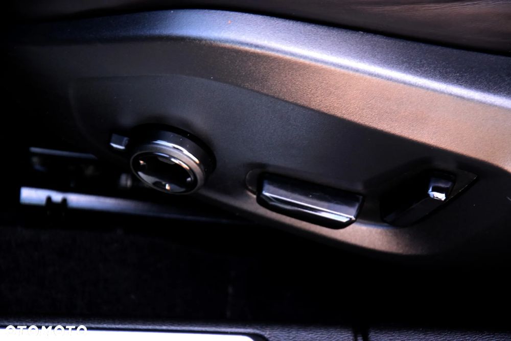 Volvo V60 B4 D R-Design - 31