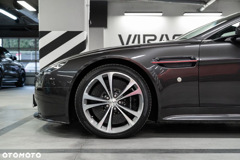 Aston Martin V12 Vantage - 2