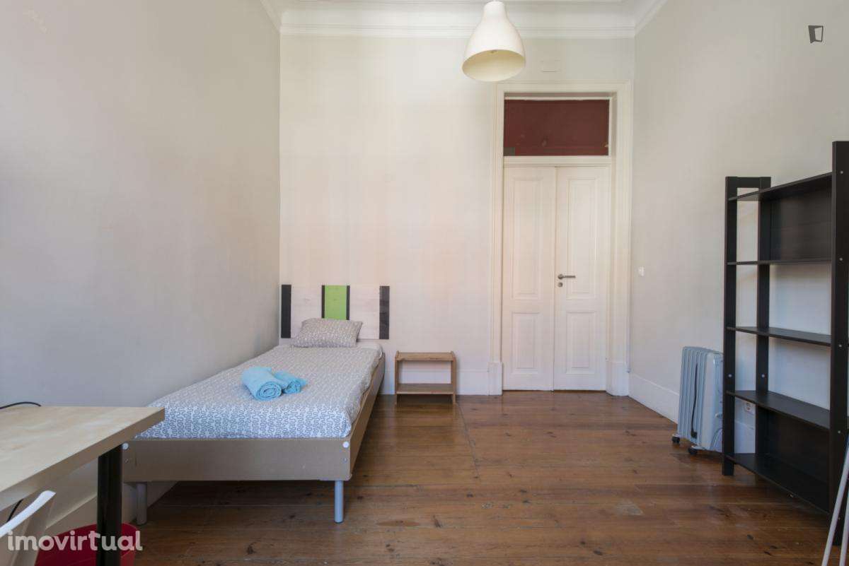 Quarto - localizado em Intendente Lisbon - Grande imagem: 2/17