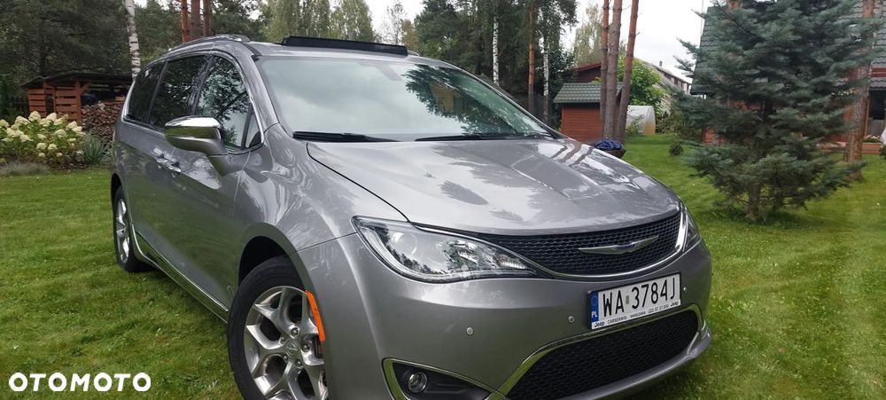 Chrysler Pacifica - 4