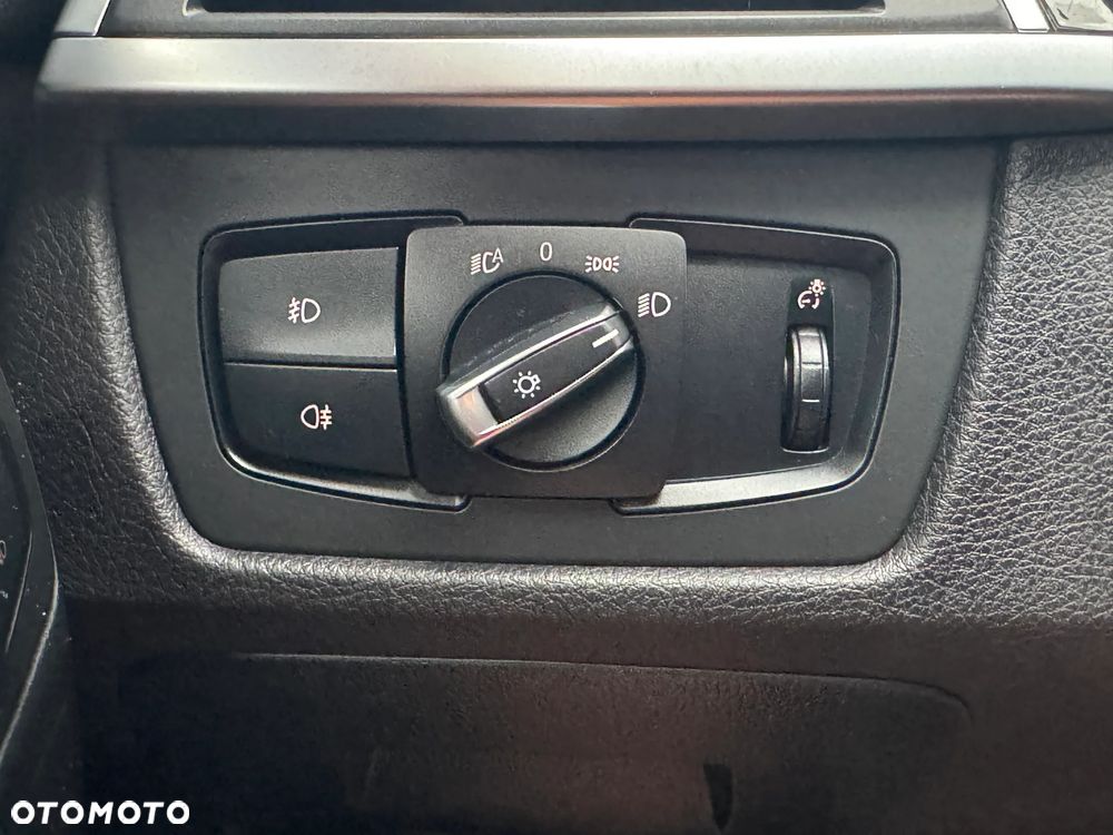 BMW Seria 3 320d Sport Line Shadow - 25