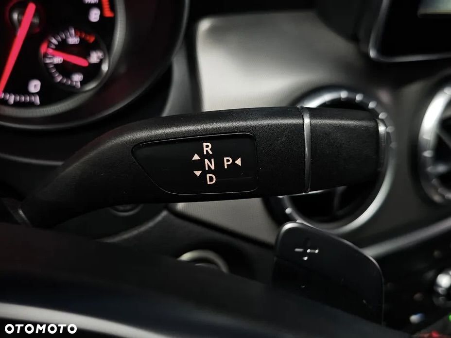 Mercedes-Benz CLA 220 4Matic 7G-DCT AMG Line - 10