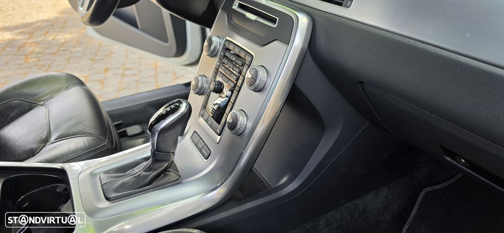 Volvo XC 70 2.0 D4 Momentum Geartronic - 39