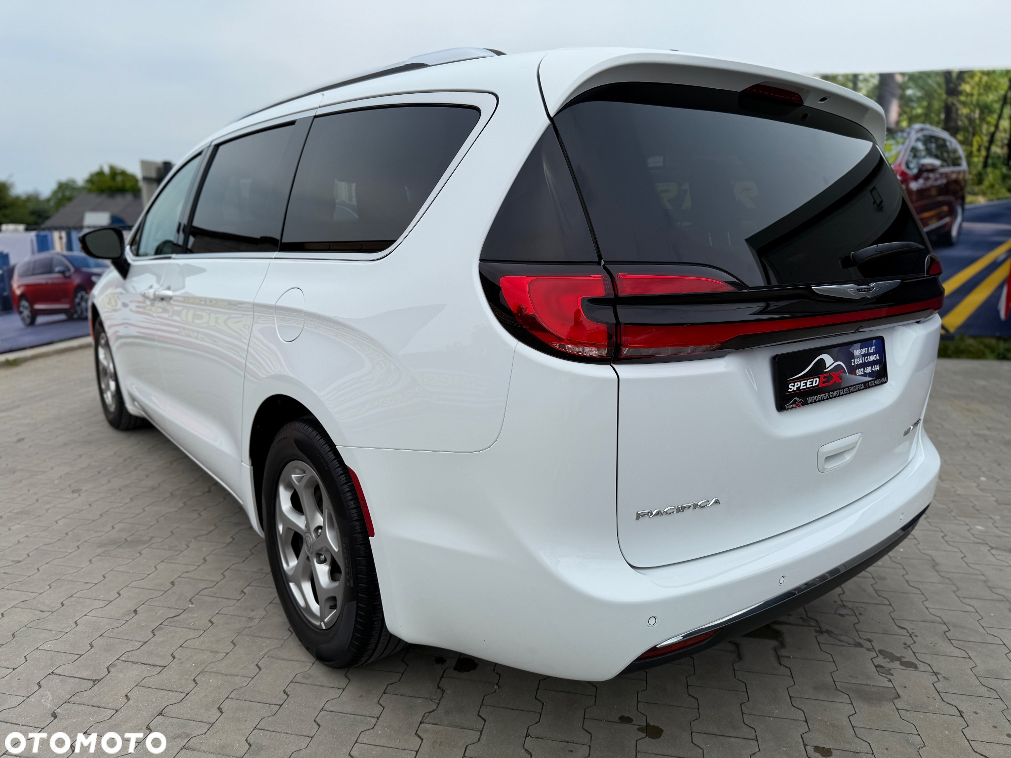 Chrysler Pacifica - 10