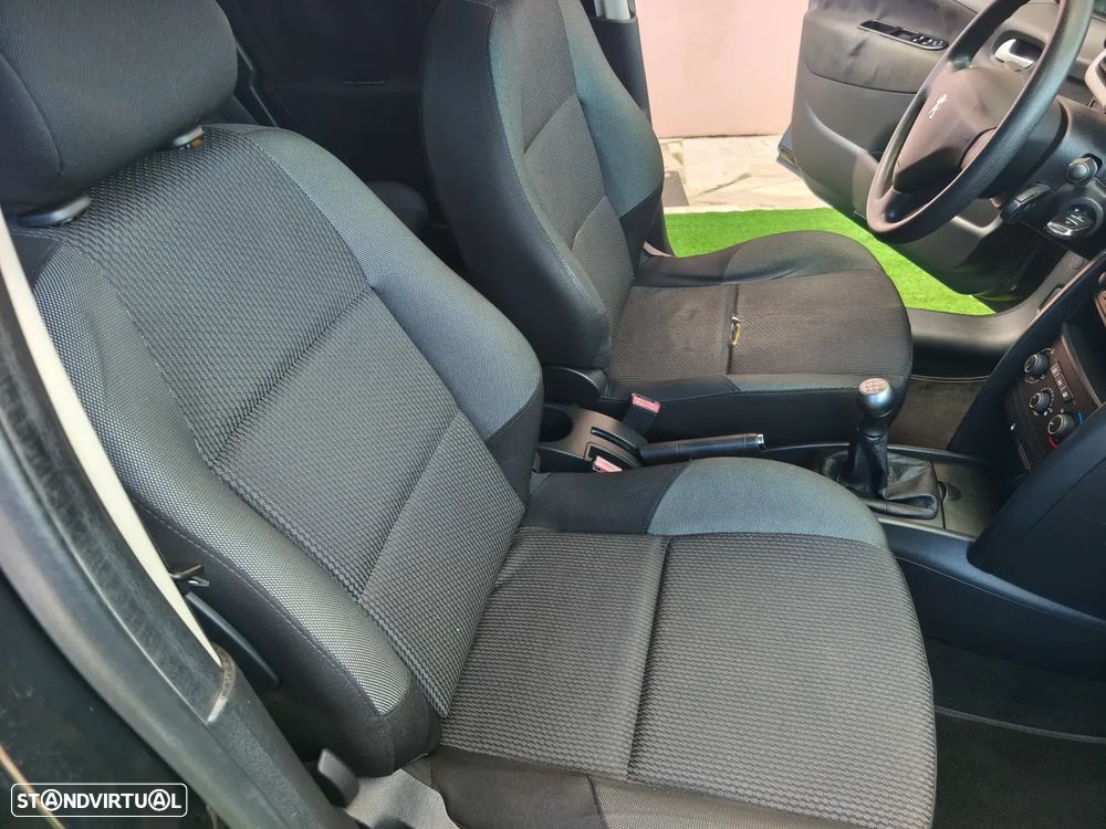 Peugeot 207 1.4 HDi Premium - 21