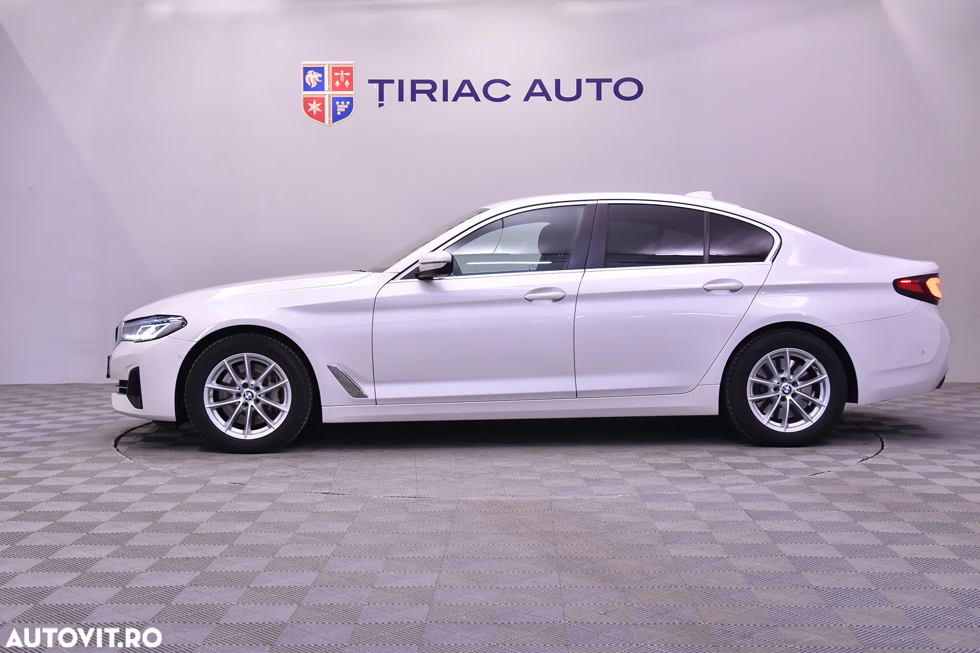 BMW Seria 5 530d xDrive Aut. - 2