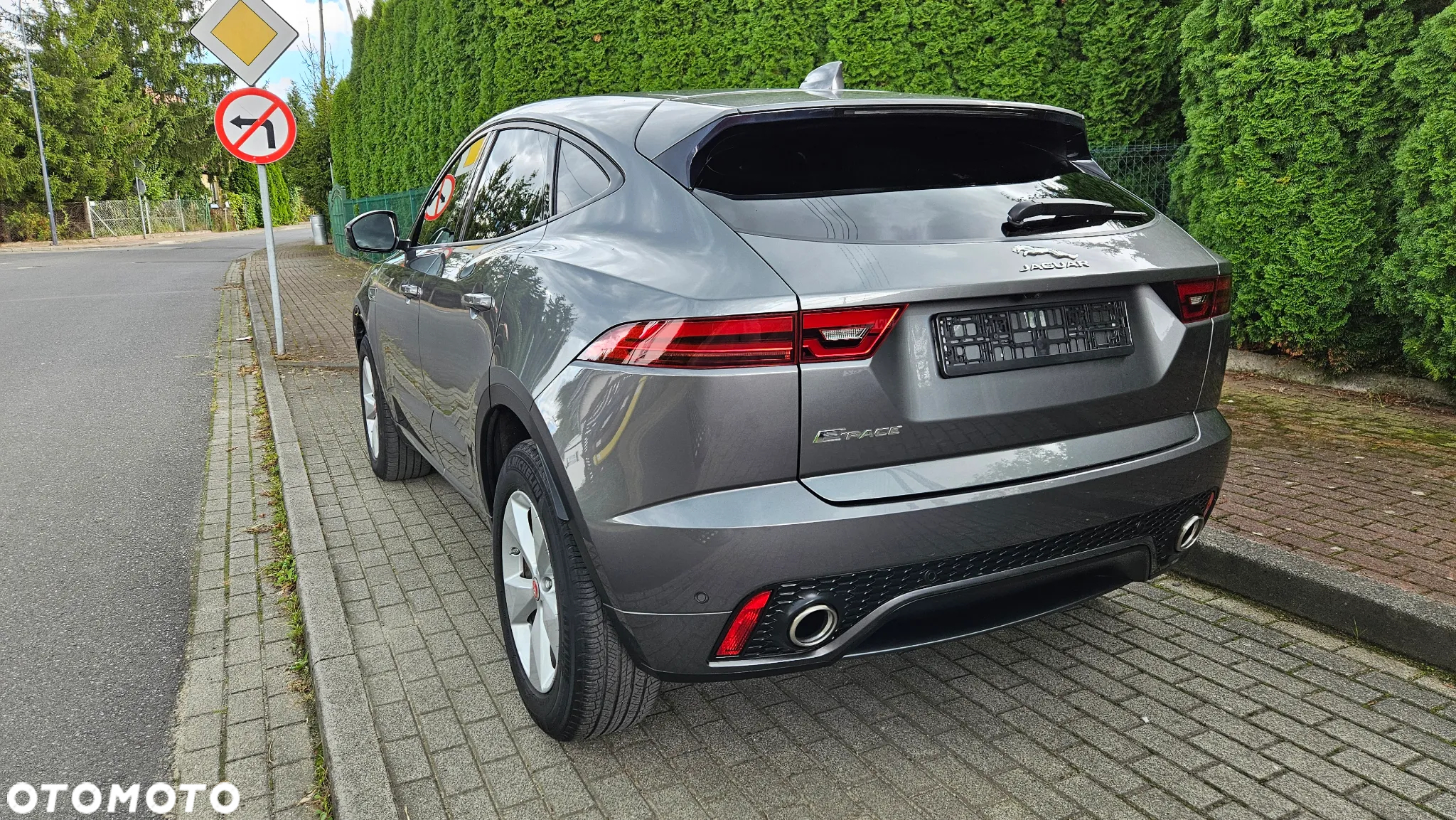 Jaguar E-Pace 2.0 i4D FWD R-Dynamic S - 8