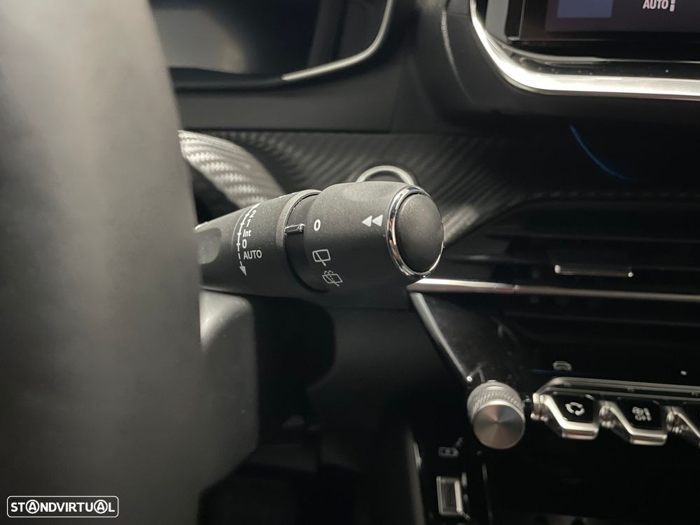 Peugeot 2008 1.2 PureTech Allure EAT8 - 13