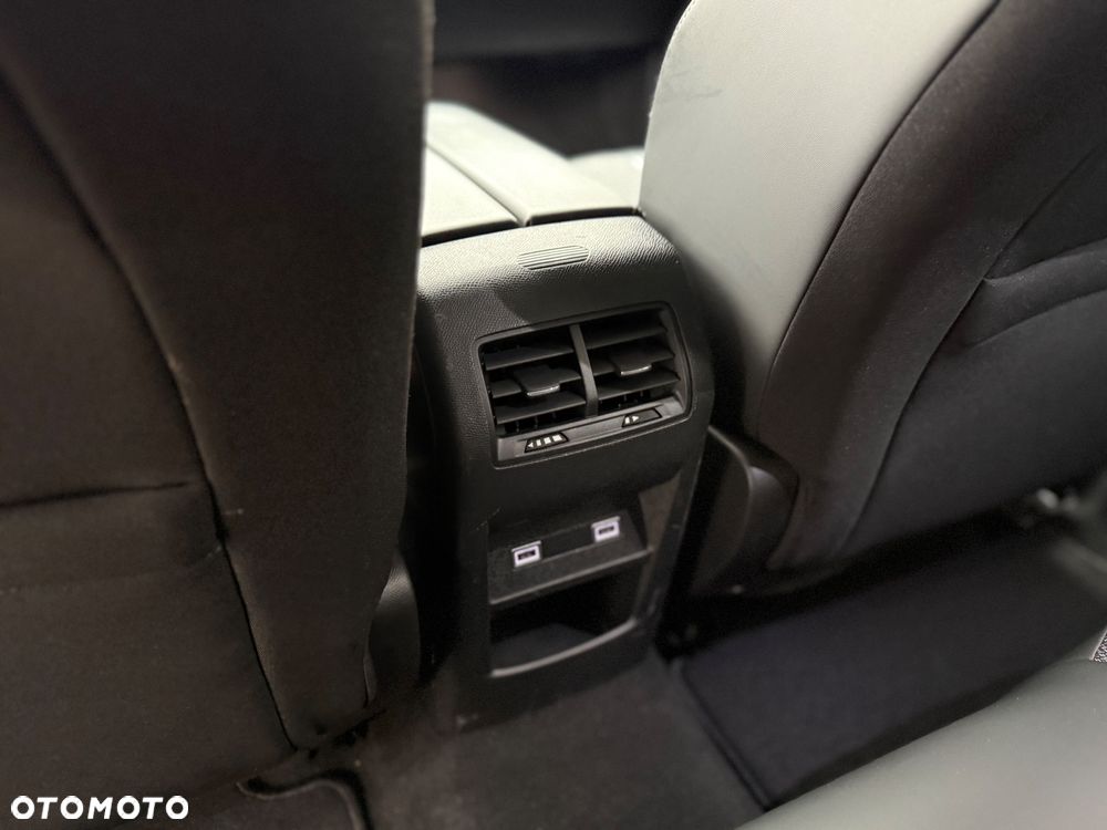 Peugeot 308 BlueHDi 130 EAT8 Allure - 22