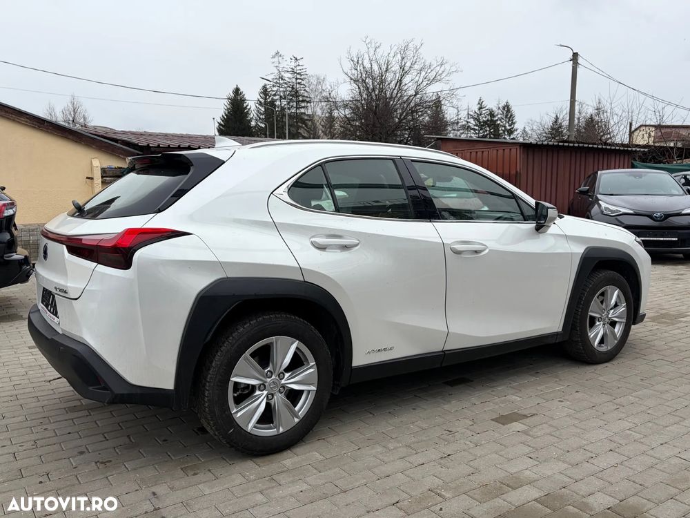 Lexus UX 250h Business Edition - 21