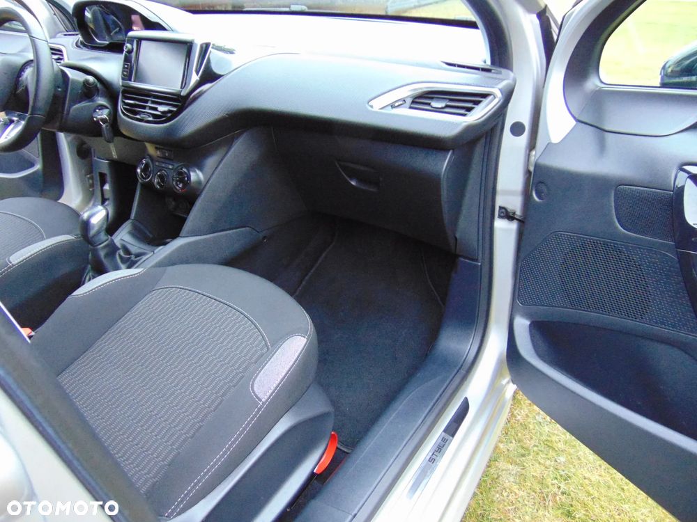 Peugeot 208 PureTech 82 Start & Stop Style - 29