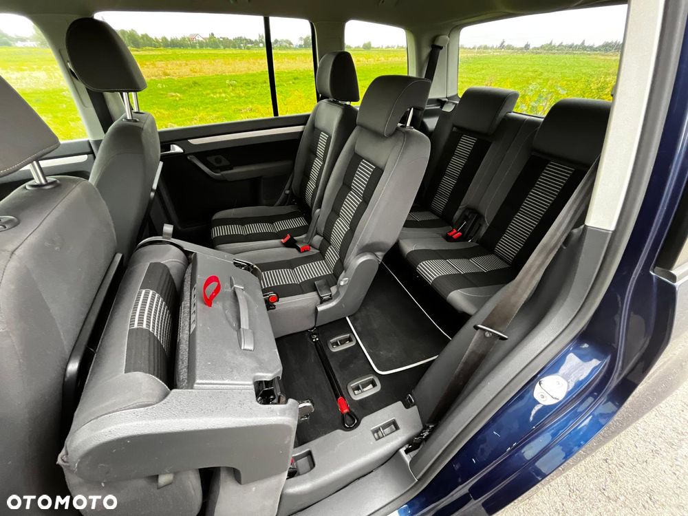 Volkswagen Touran - 8