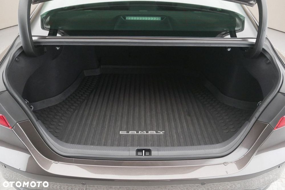 Toyota Camry 2.5 Hybrid Executive CVT - 16