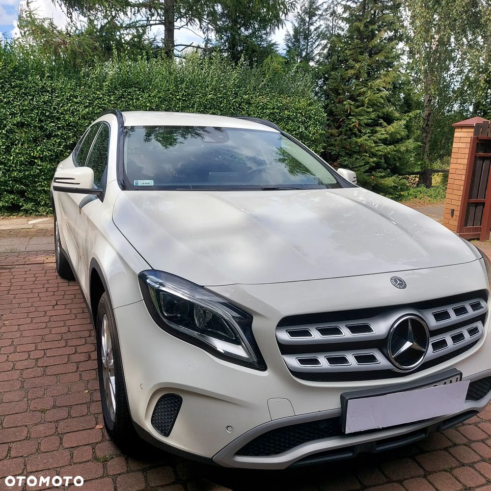 Mercedes-Benz GLA - 2