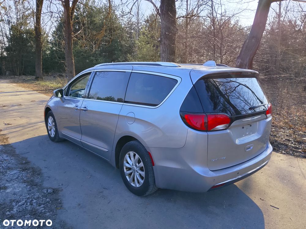 Chrysler Pacifica - 3
