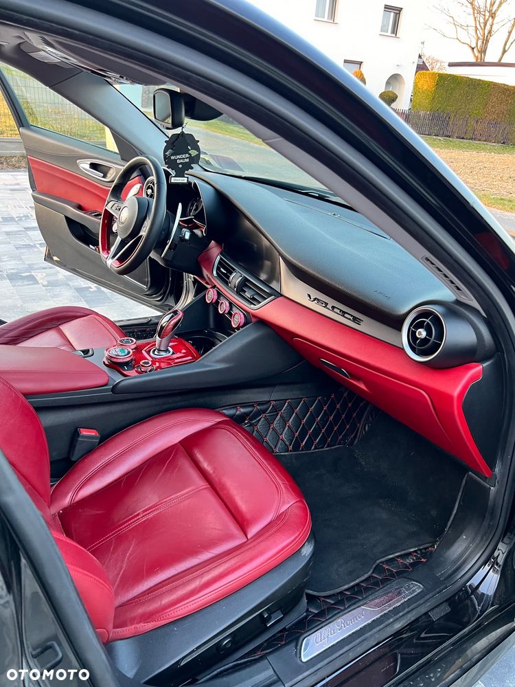 Alfa Romeo Giulia 2.0 Turbo 16V AT8-Q4 Veloce Ti - 13