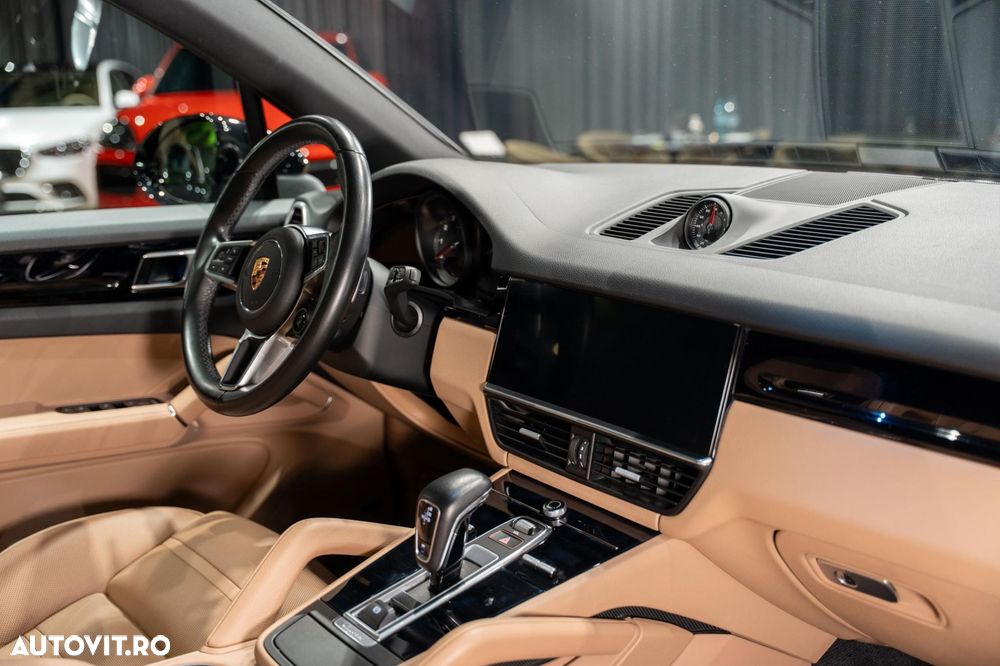Porsche Cayenne - 21