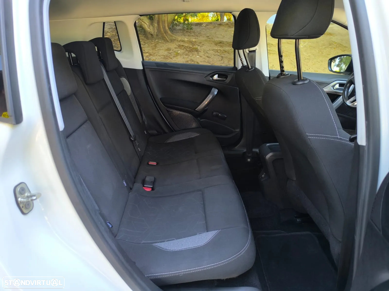 Peugeot 2008 1.2 PureTech Style - 16